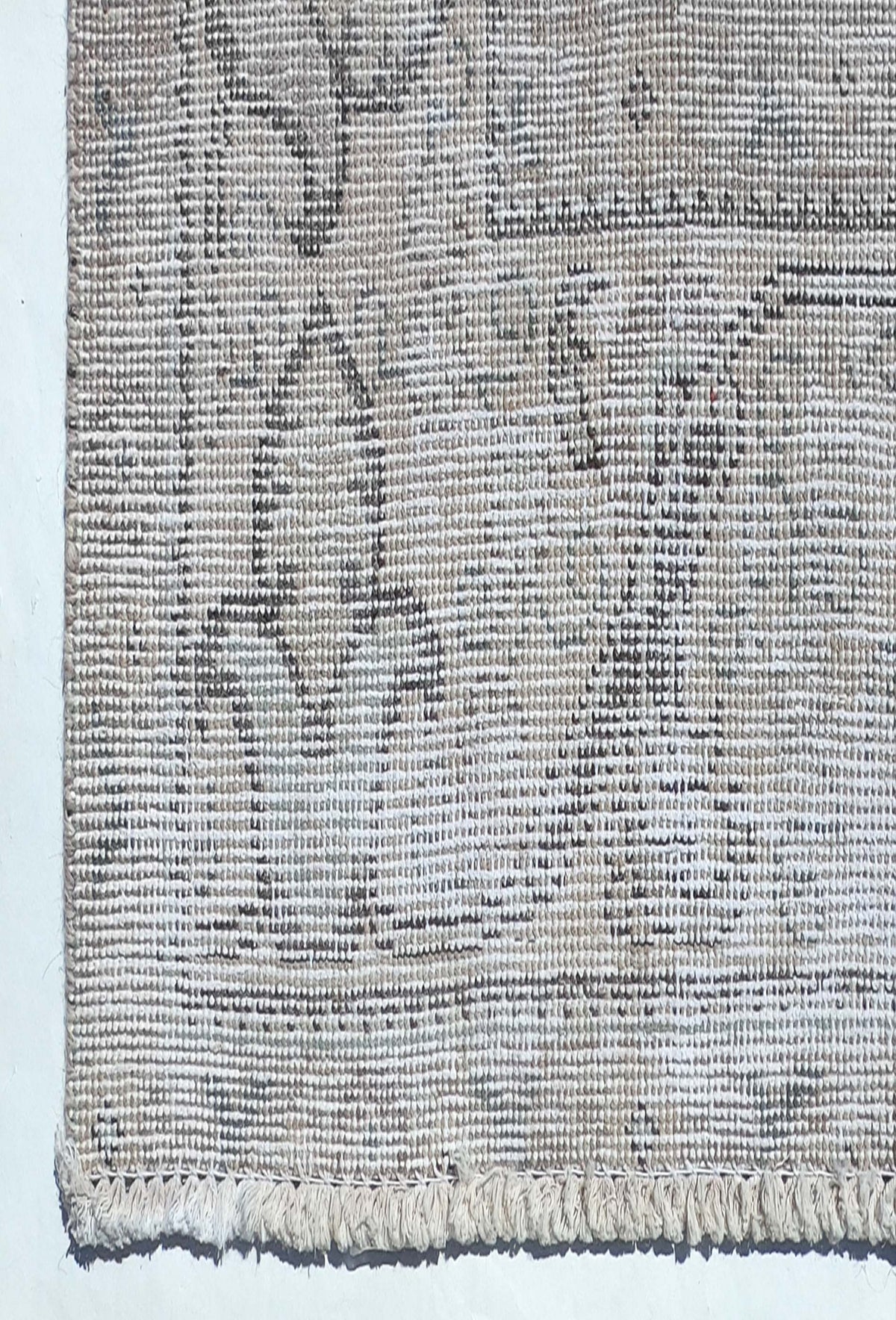 Textura de lana natural en alfombra persa vintage, aspecto envejecido