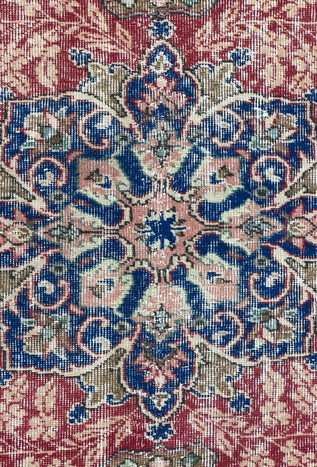 Diseño clásico decolorado en alfombra persa vintage de lana