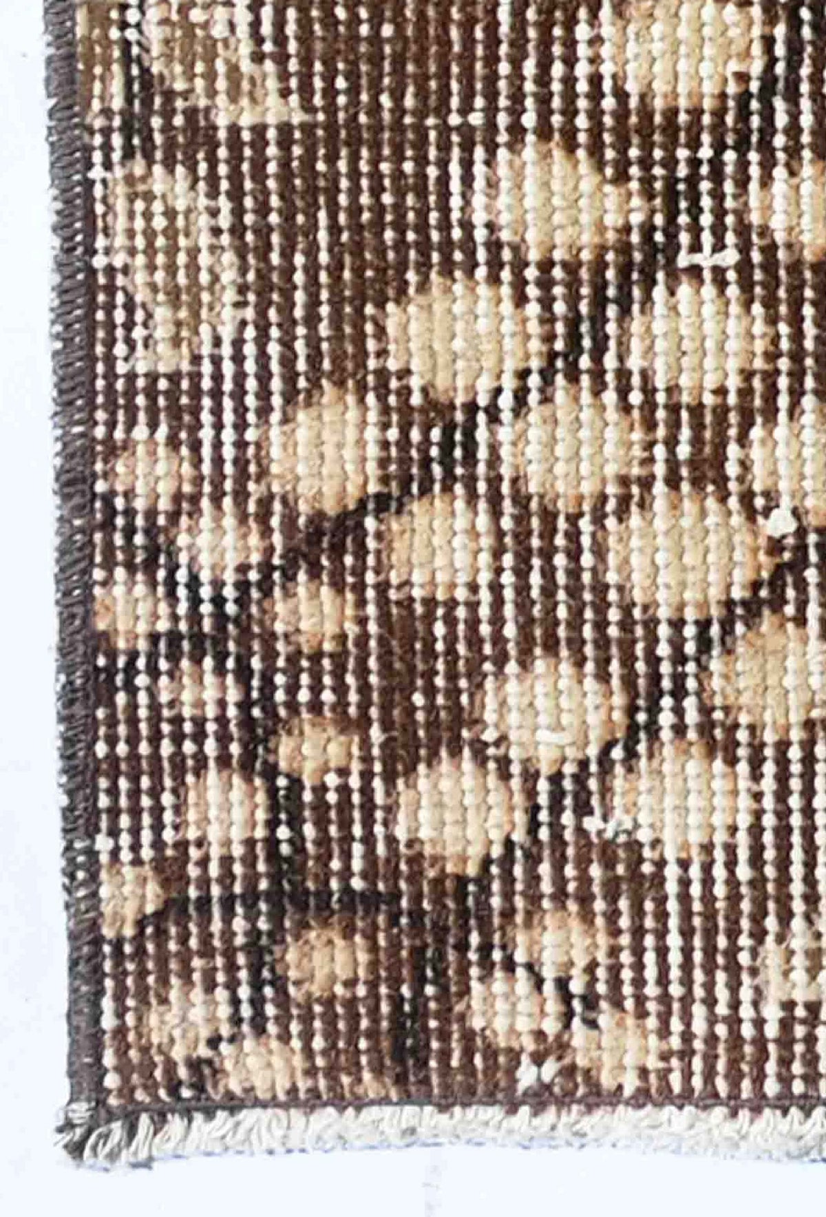 Textura detallada de lana natural en alfombra vintage importada