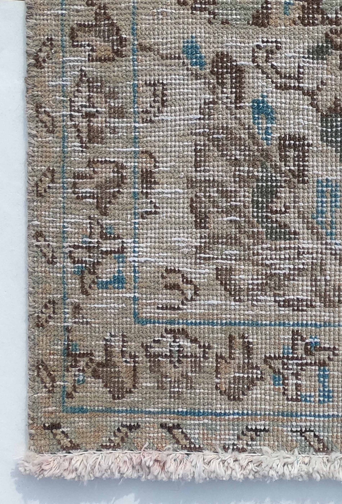 Textura de lana natural en alfombra persa vintage, tejida a mano