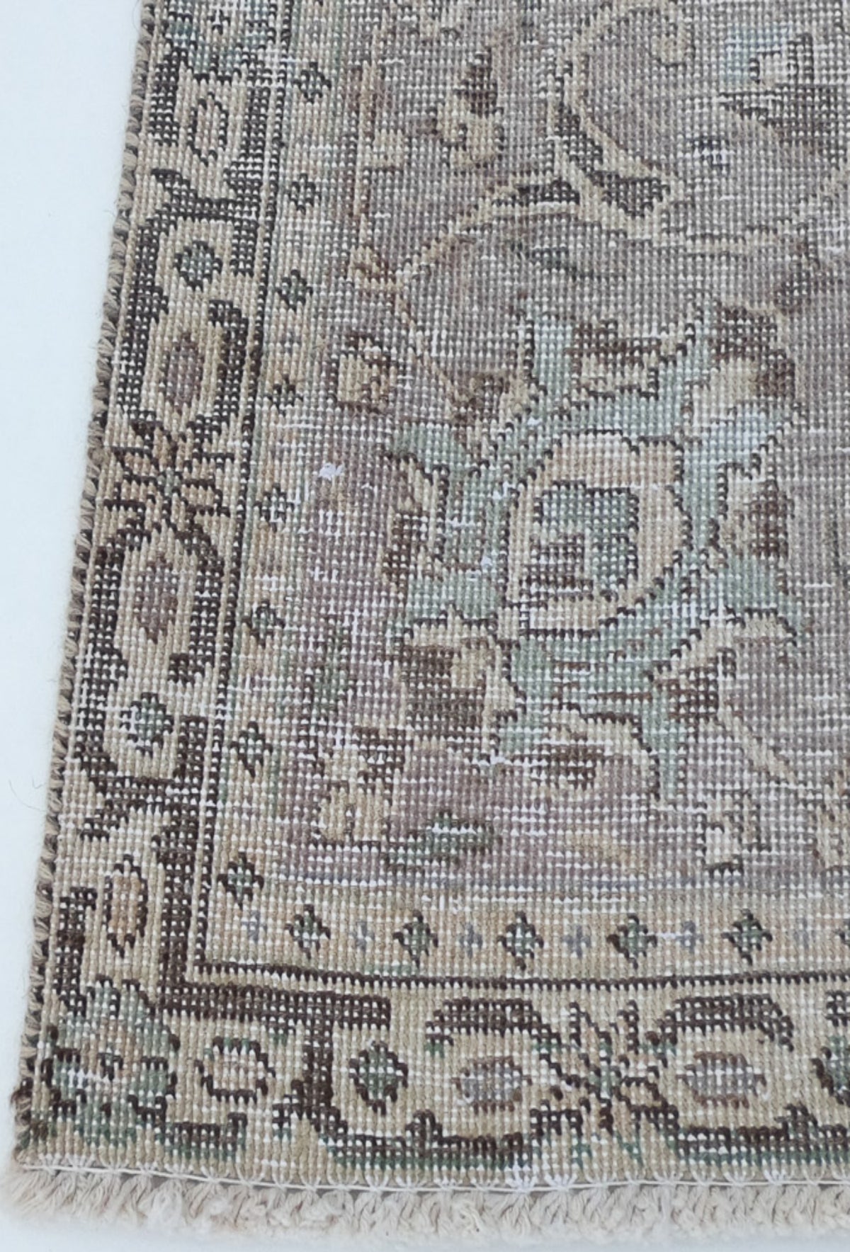 Textura detallada de lana en alfombra vintage importada, tejido artesanal