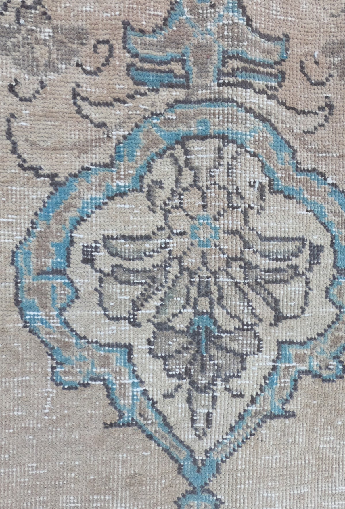 Diseño clásico decolorado en alfombra persa vintage de lana