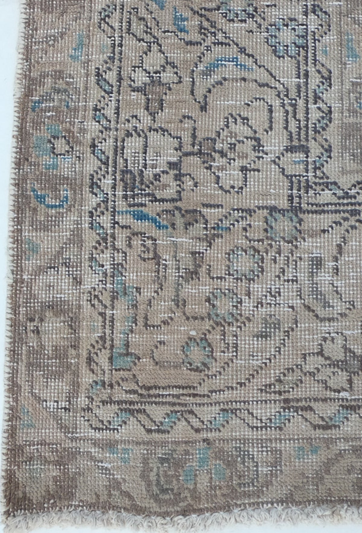 Textura detallada de lana en alfombra persa vintage importada