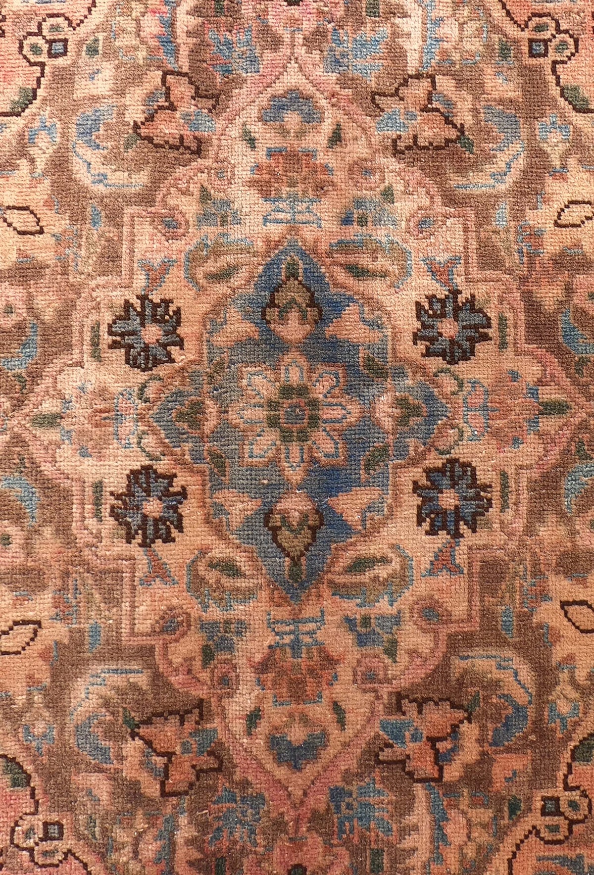 Diseño clásico descolorido en alfombra persa vintage turca de lana