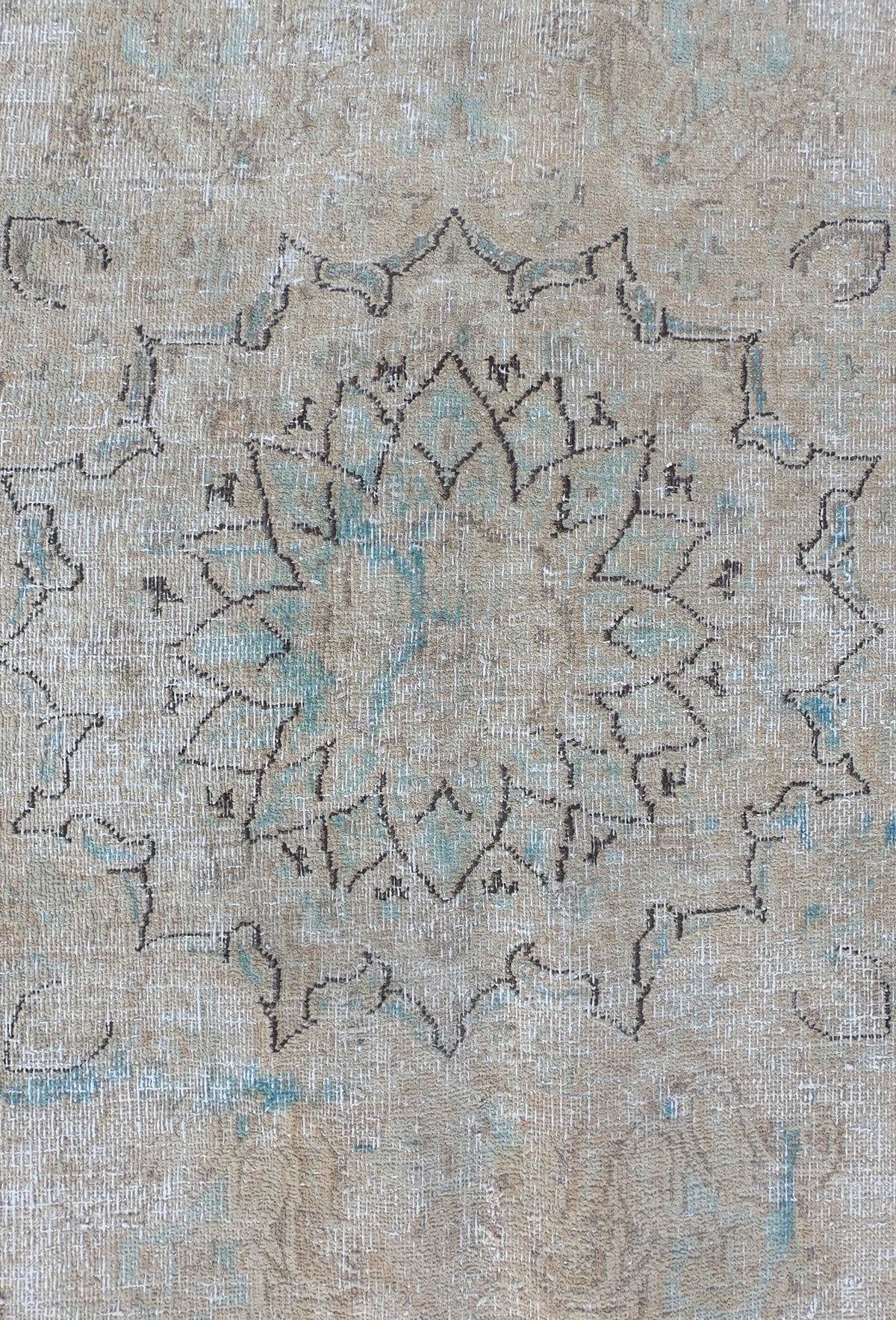 Diseño clásico descolorido en alfombra persa vintage hecha a mano