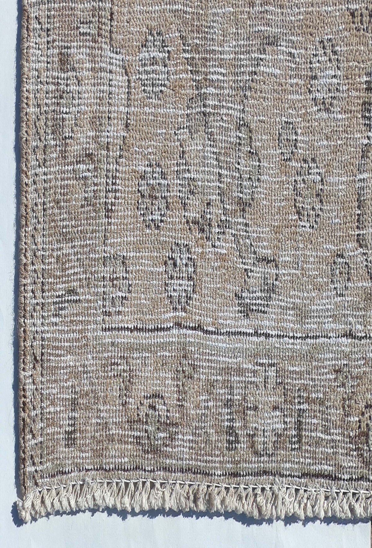 Textura detallada de lana en alfombra vintage importada