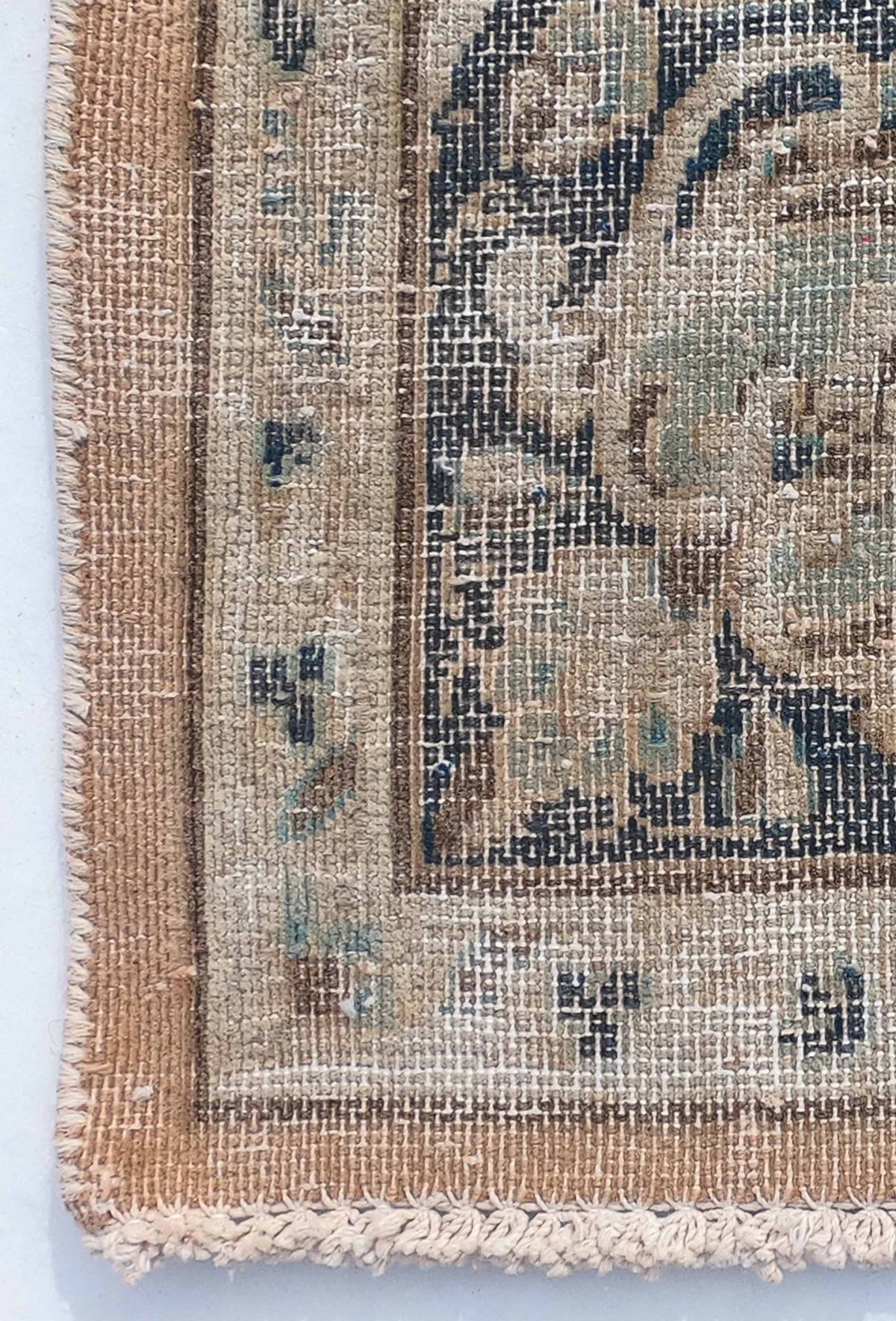 Textura de lana natural anudada a mano en alfombra vintage