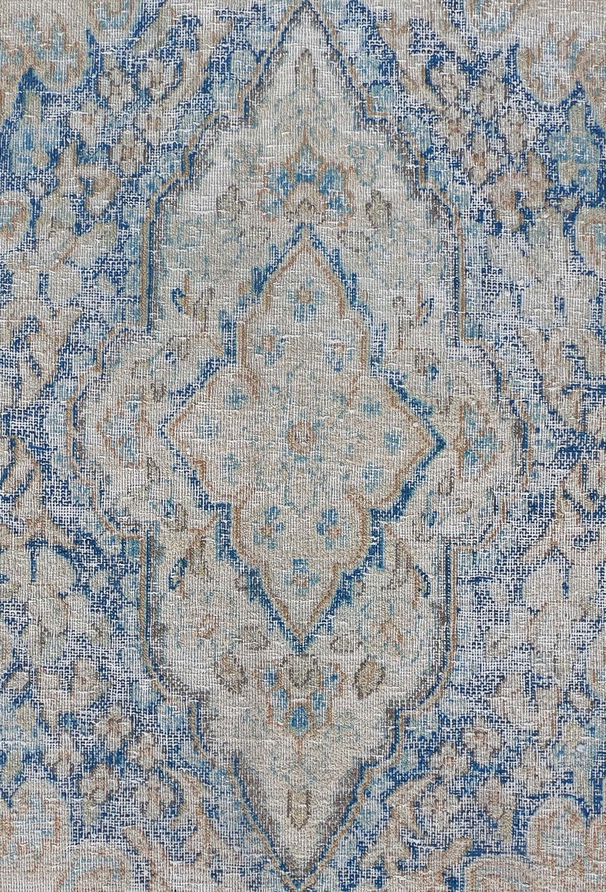 Detalle de diseño desgastado en alfombra iraní vintage, patrón neutralizado