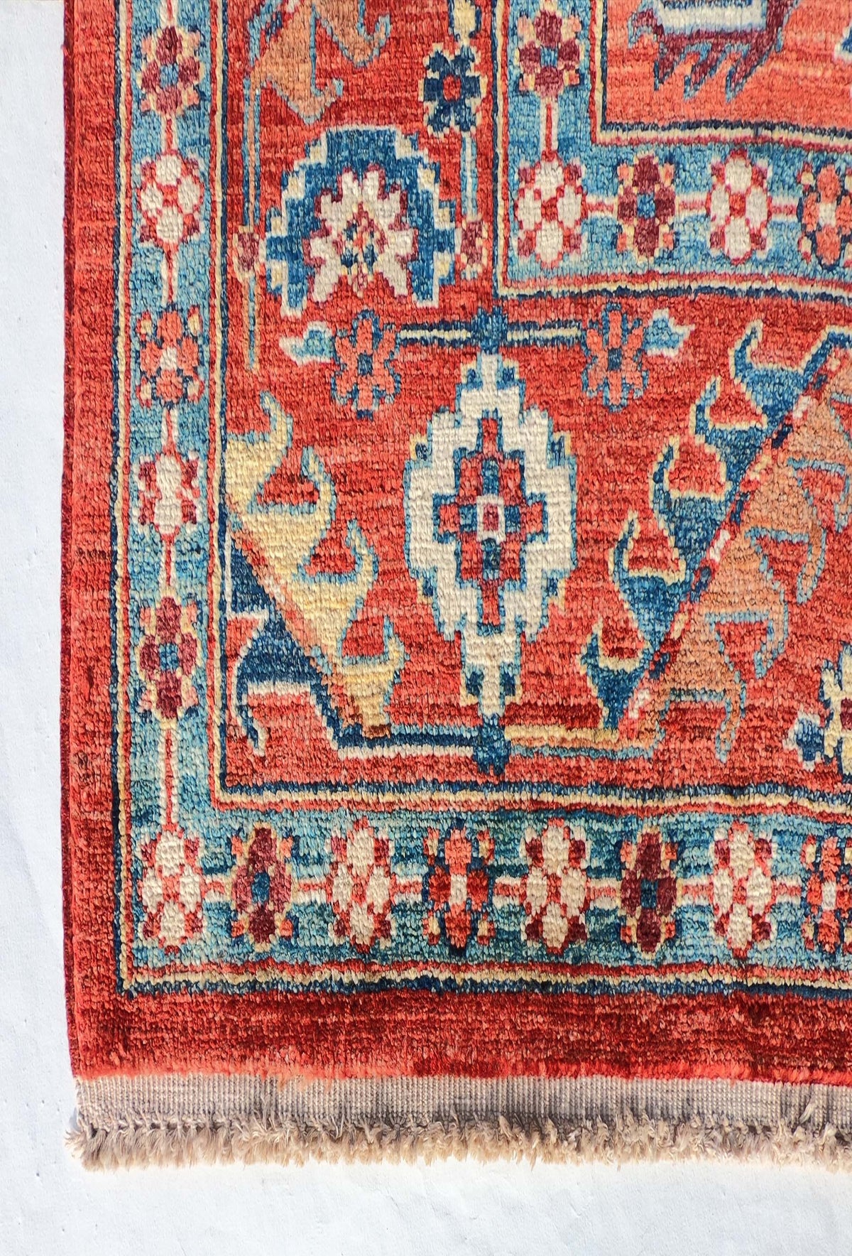Textura suave de lana natural en alfombra persa importada hecha a mano