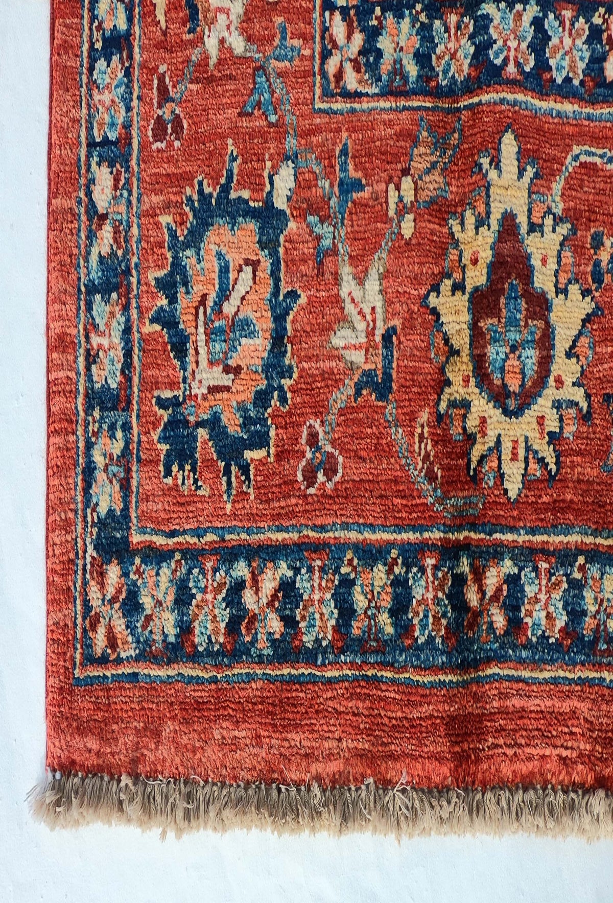 Textura suave de lana natural en alfombra persa hecha a mano
