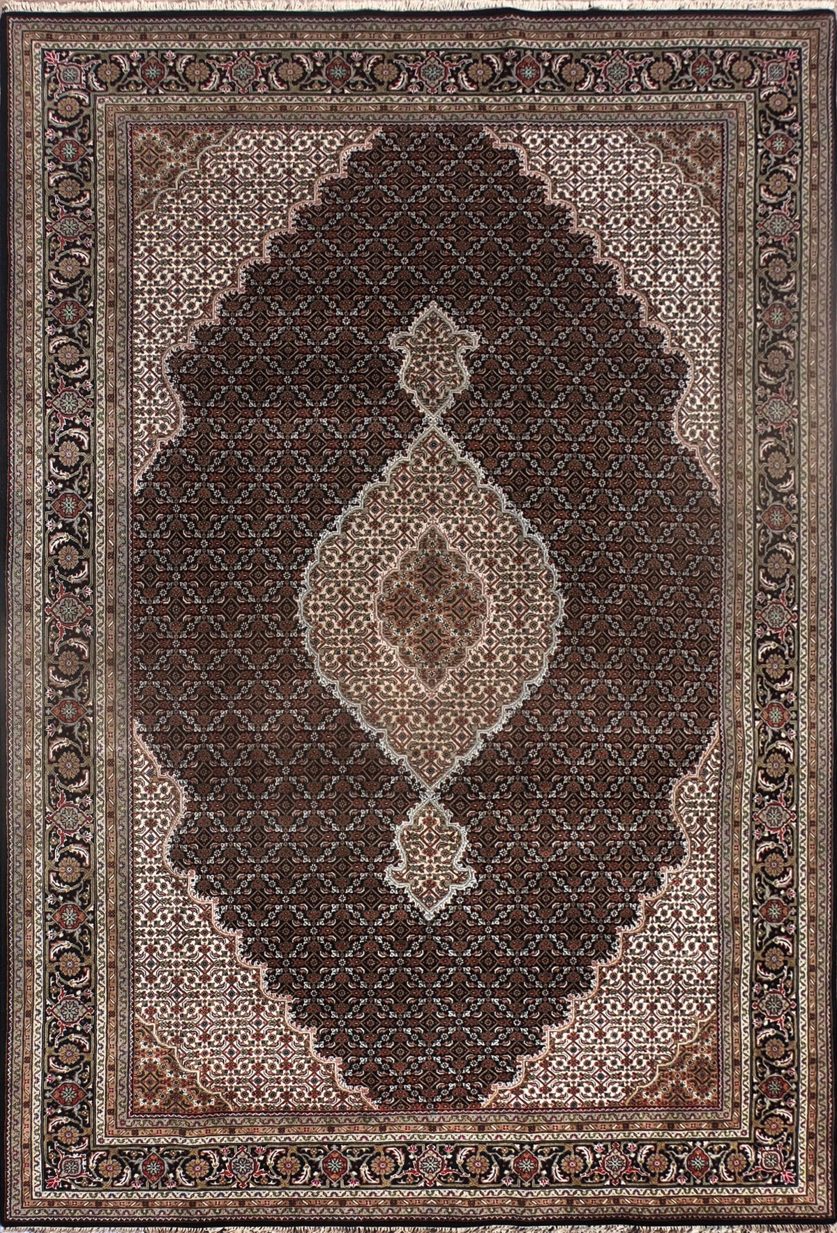 Alfombra persa de lana y seda, diseño medallón central, colores sobrios - Consorcio Persa